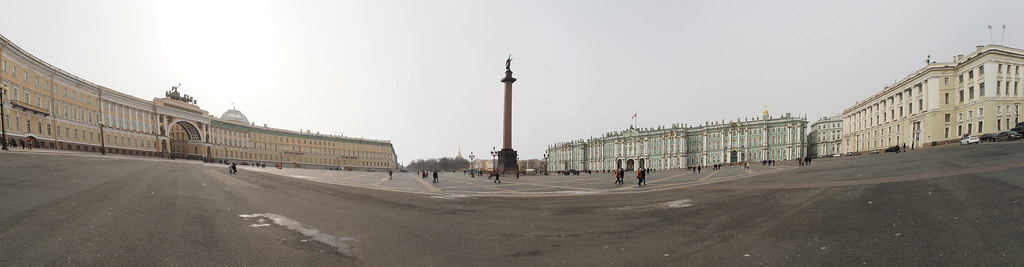 La place du Palais et la colonne Alexandre